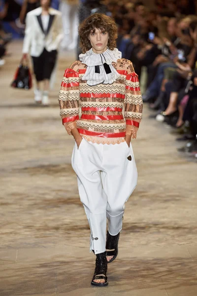 Look 37